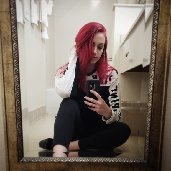 Meet your Posher, Sabrina - Picture 1 of 1